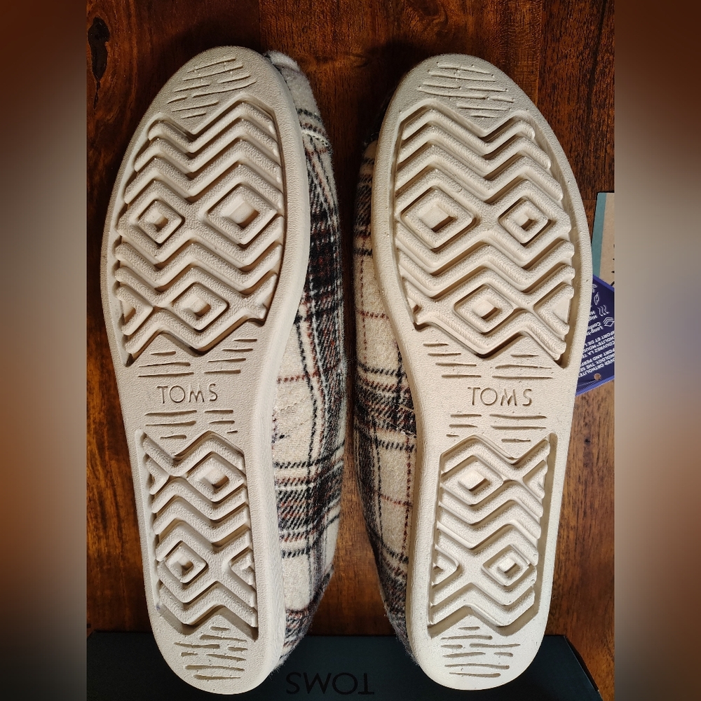 NWT TOMS Cozy Chenille Faux Fur Lined Slip On Alpargatas in Biscotti Plaid, 8.5 - Picture 7 of 10